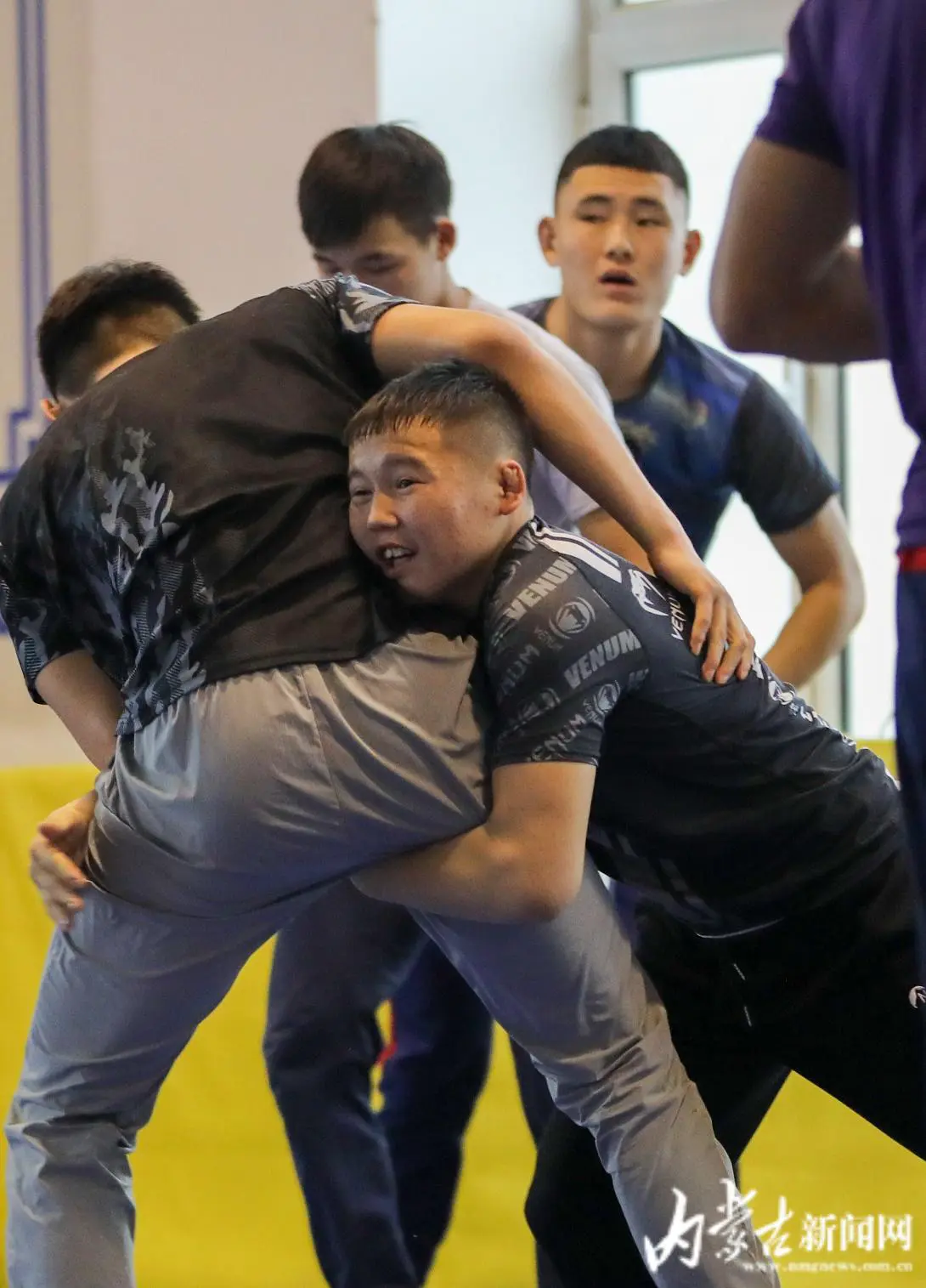 如何通过合理的营养补充来支持篮球恢复训练？_0